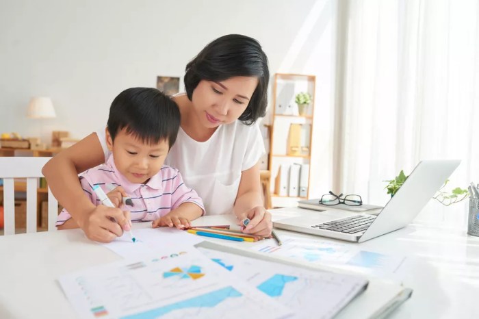 Mengasuh anak multitasking untuk orang tua bekerja